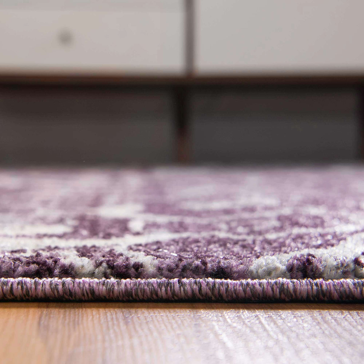 Rechteck Teppich Damask in Lila von Hadorn™ - Lifestyle Image