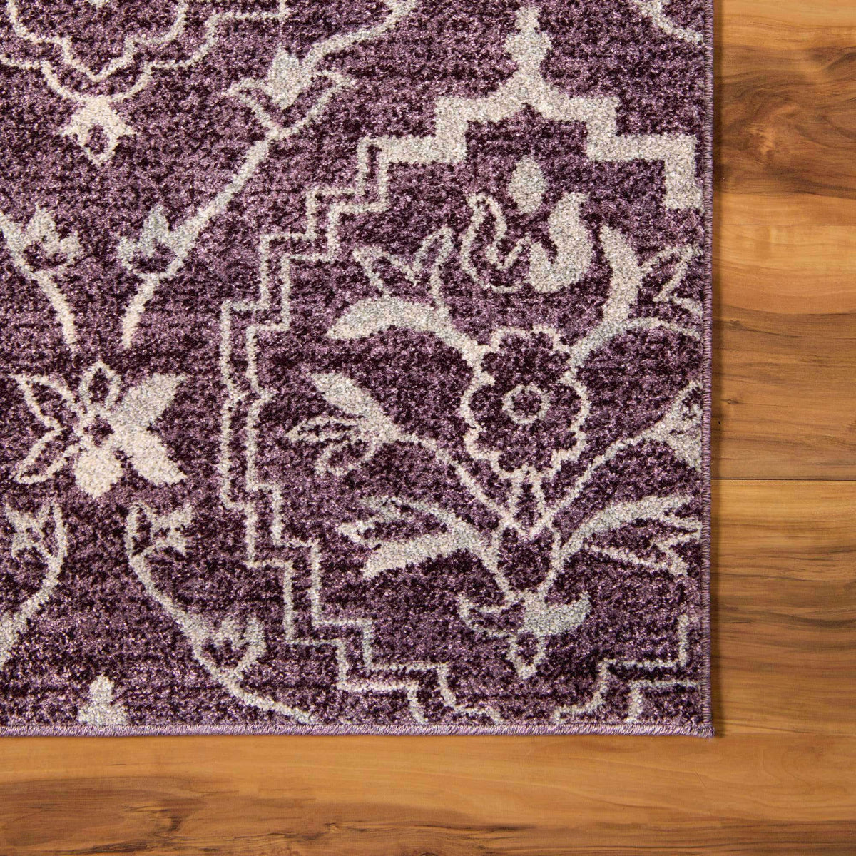 Rechteck Teppich Damask in Lila von Hadorn™ - Lifestyle Image
