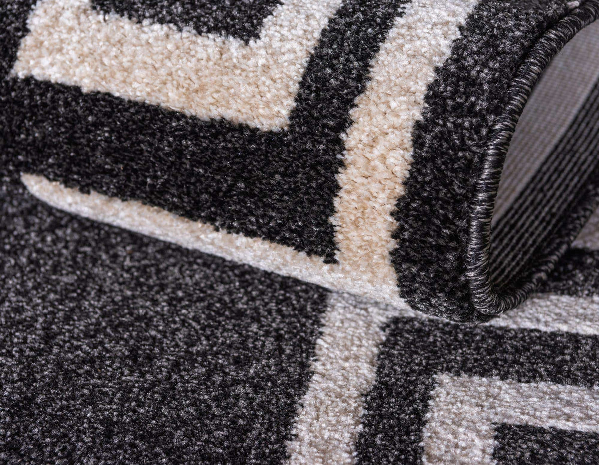 Rund Teppich Greek Key in Dunkelgrau von Hadorn™ - Lifestyle Image