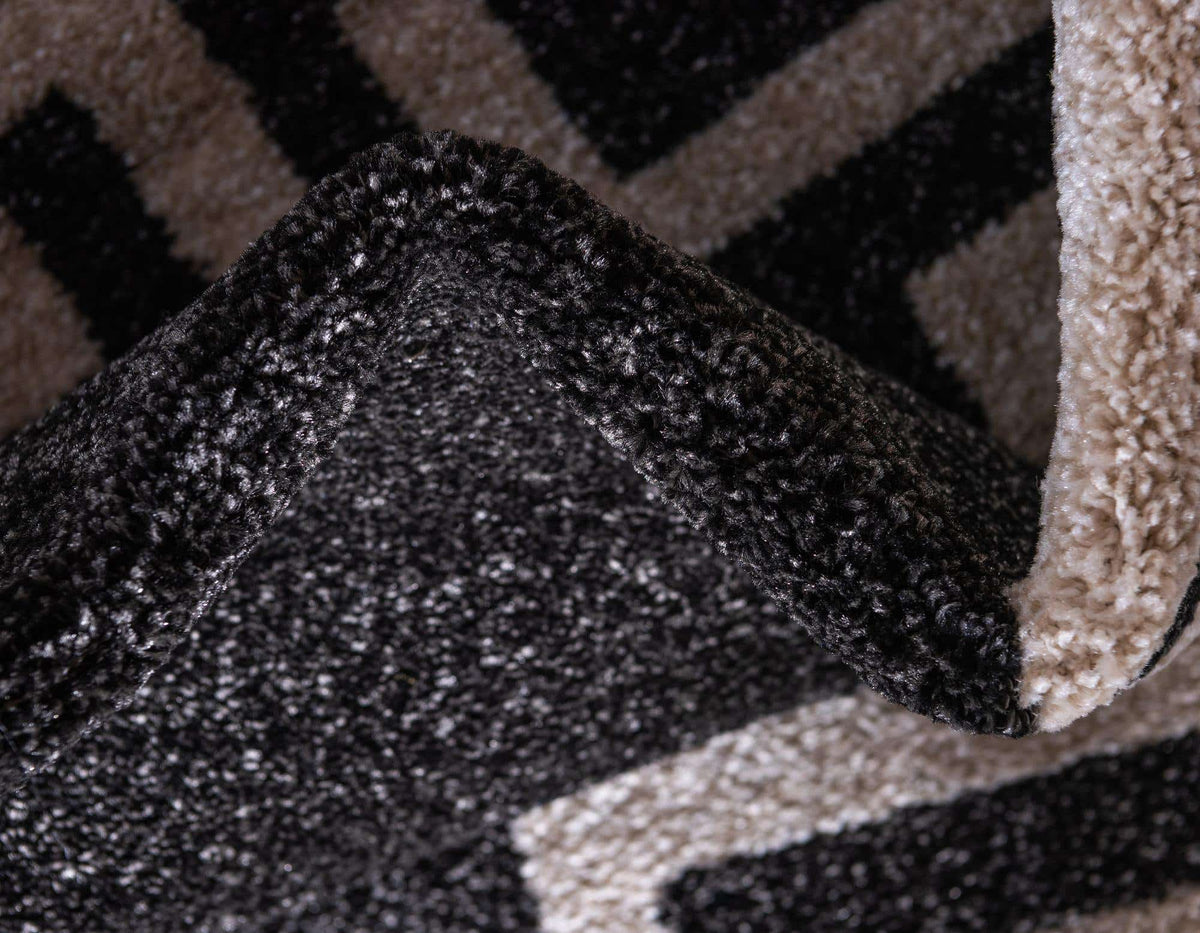 Rund Teppich Greek Key in Dunkelgrau von Hadorn™ - Lifestyle Image