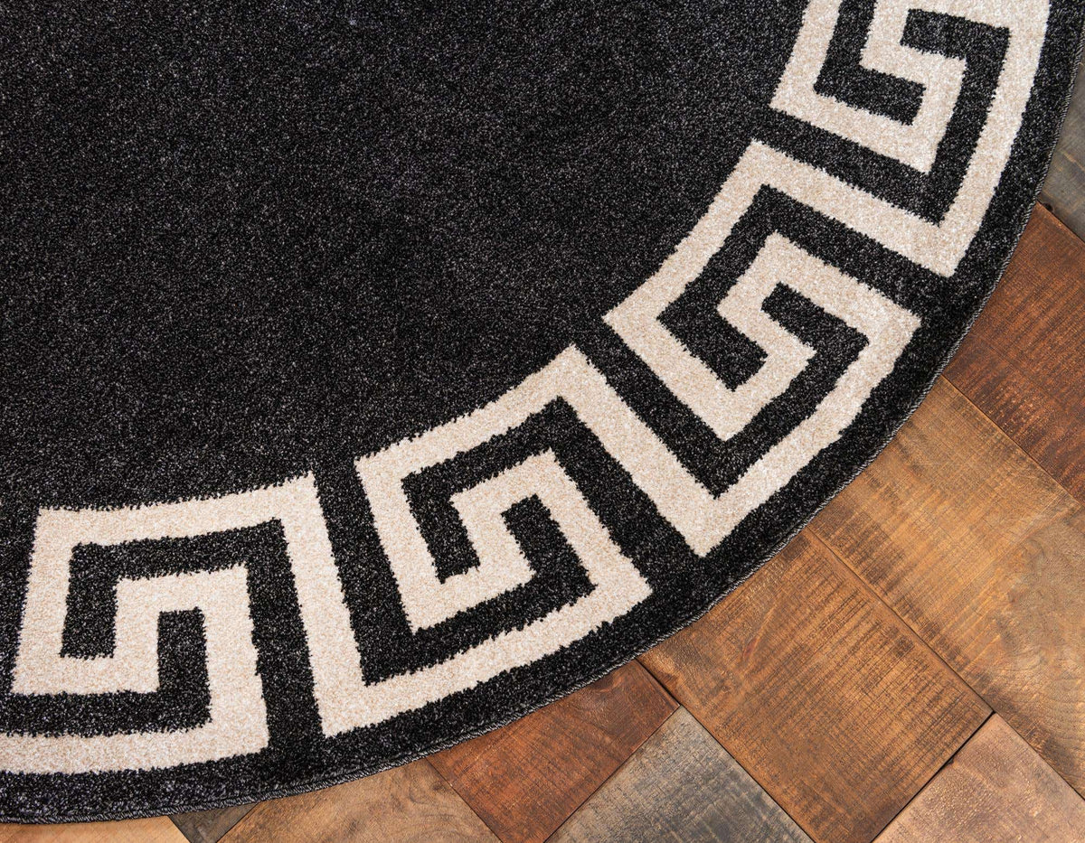 Rund Teppich Greek Key in Dunkelgrau von Hadorn™ - Lifestyle Image