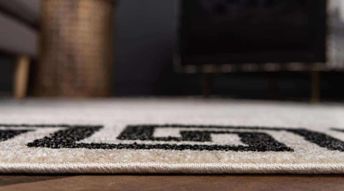 Rechteck Teppich Greek Key in Beige von Hadorn™ - Lifestyle Image