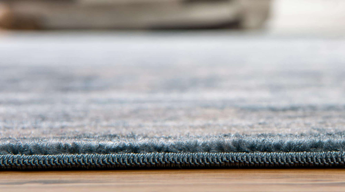 Rechteck Teppich Restoration in Blau von Hadorn™ - Lifestyle Image