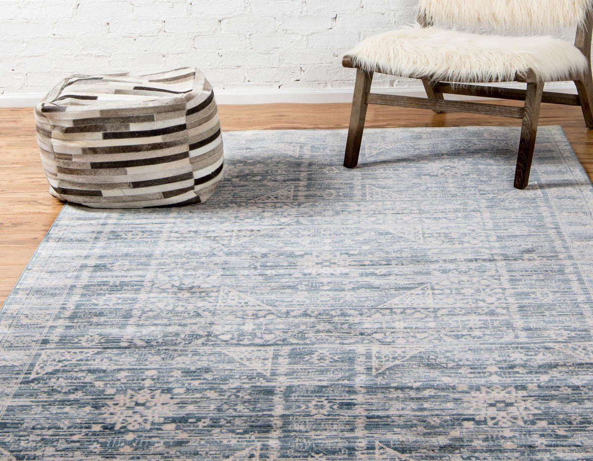 Rechteck Teppich Restoration in Blau von Hadorn™ - Lifestyle Image