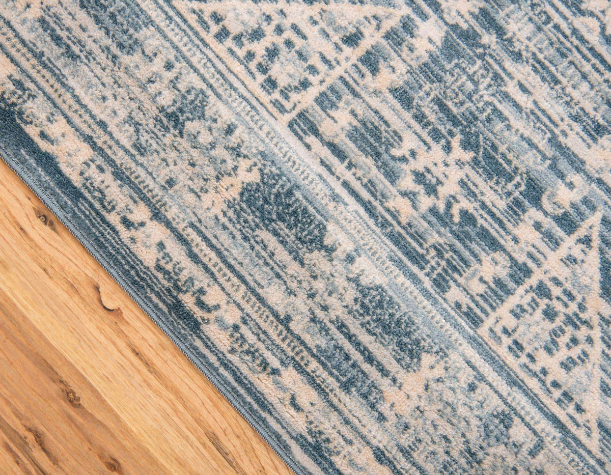 Rechteck Teppich Restoration in Blau von Hadorn™ - Lifestyle Image