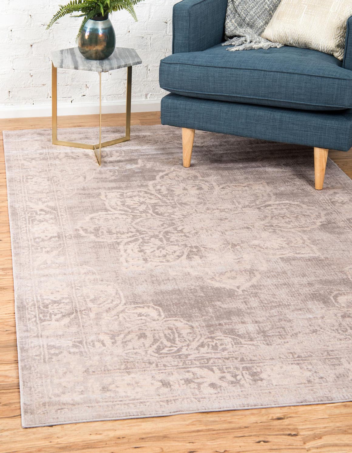 Rechteck Teppich Restoration in Grau von Hadorn™ - Lifestyle Image