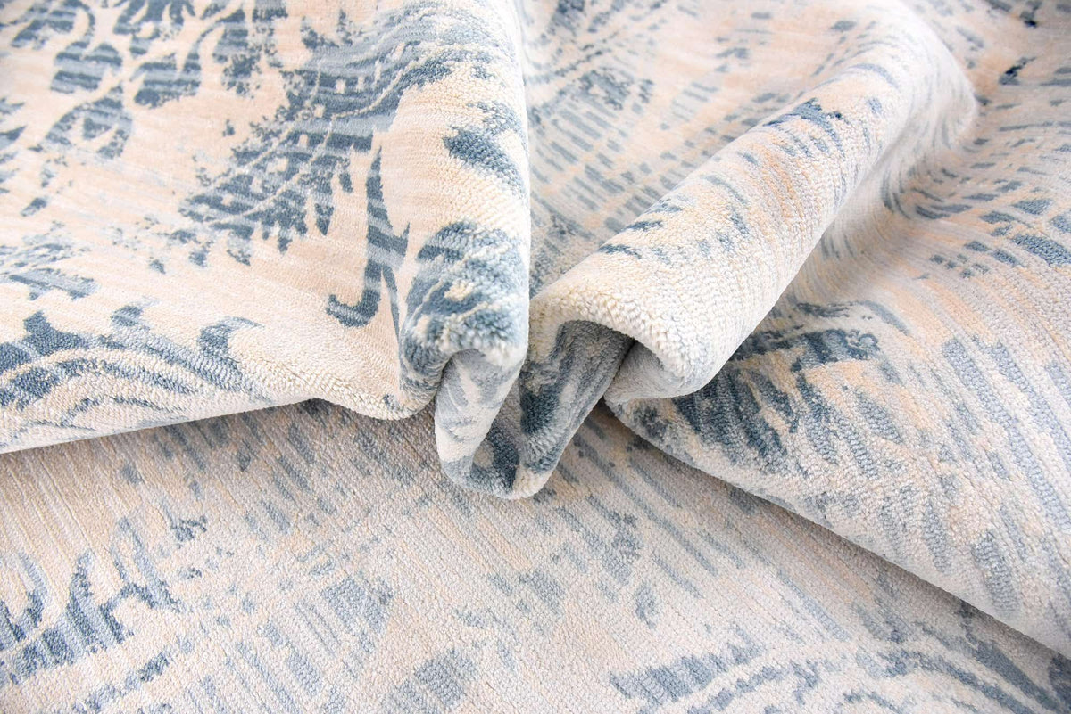 Rechteck Teppich Restoration in Blau von Hadorn™ - Lifestyle Image