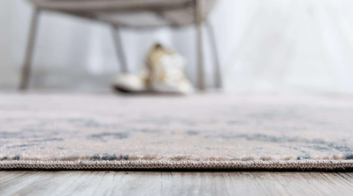Rechteck Teppich Restoration in Blau von Hadorn™ - Lifestyle Image