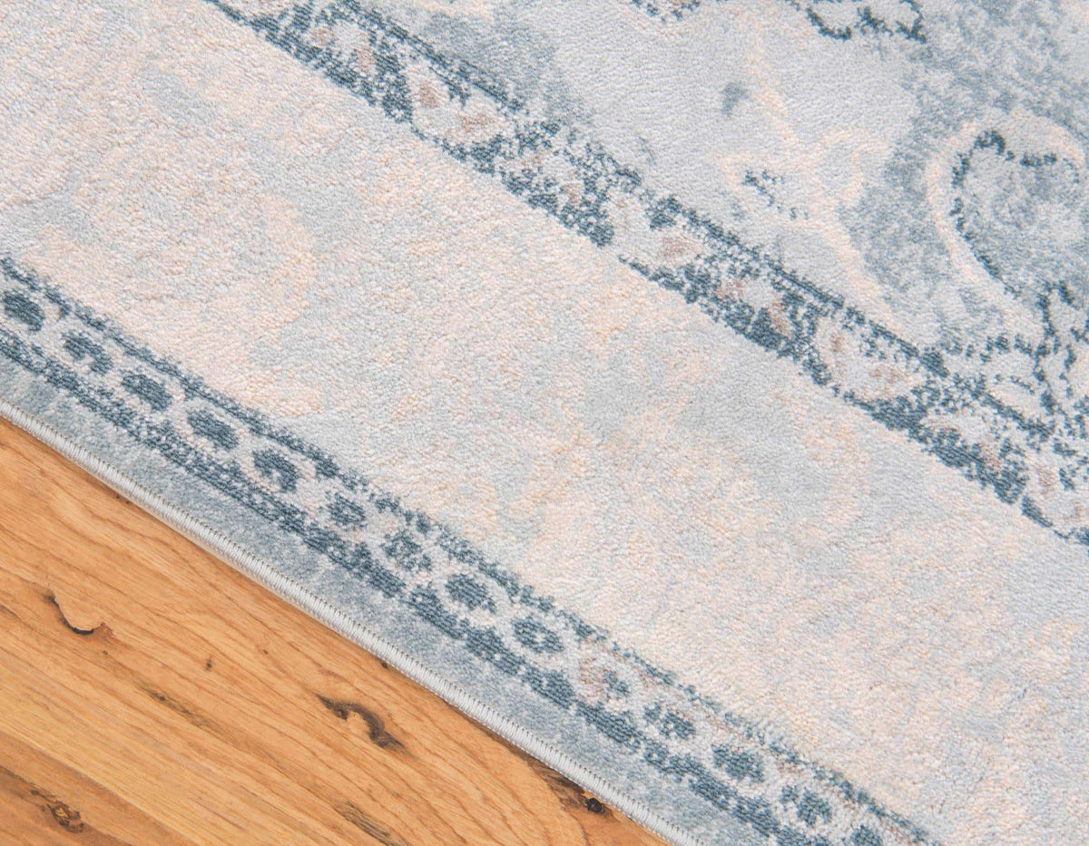 Rechteck Teppich Restoration in Hellblau von Hadorn™ - Lifestyle Image