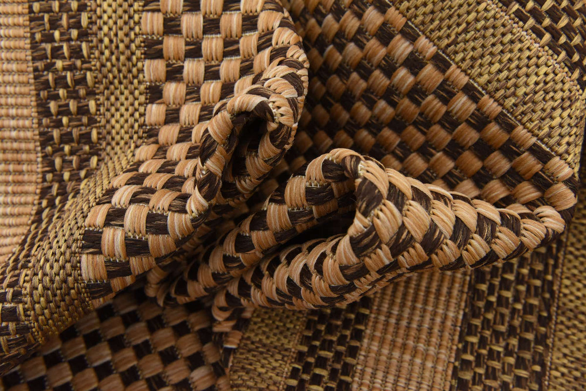 Rechteck Outdoor Teppich Outdoor Border in Hellbraun von Hadorn™ - Lifestyle Image