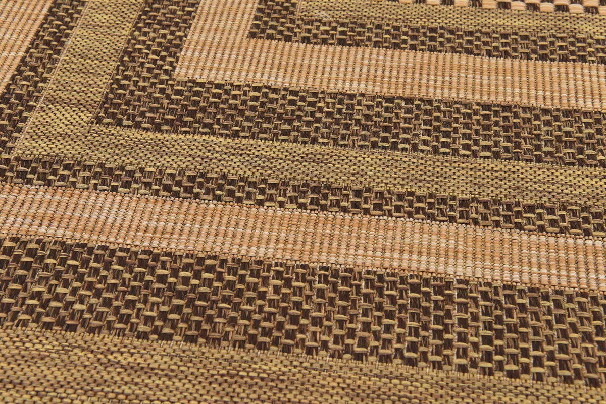 Rechteck Outdoor Teppich Outdoor Border in Hellbraun von Hadorn™ - Lifestyle Image