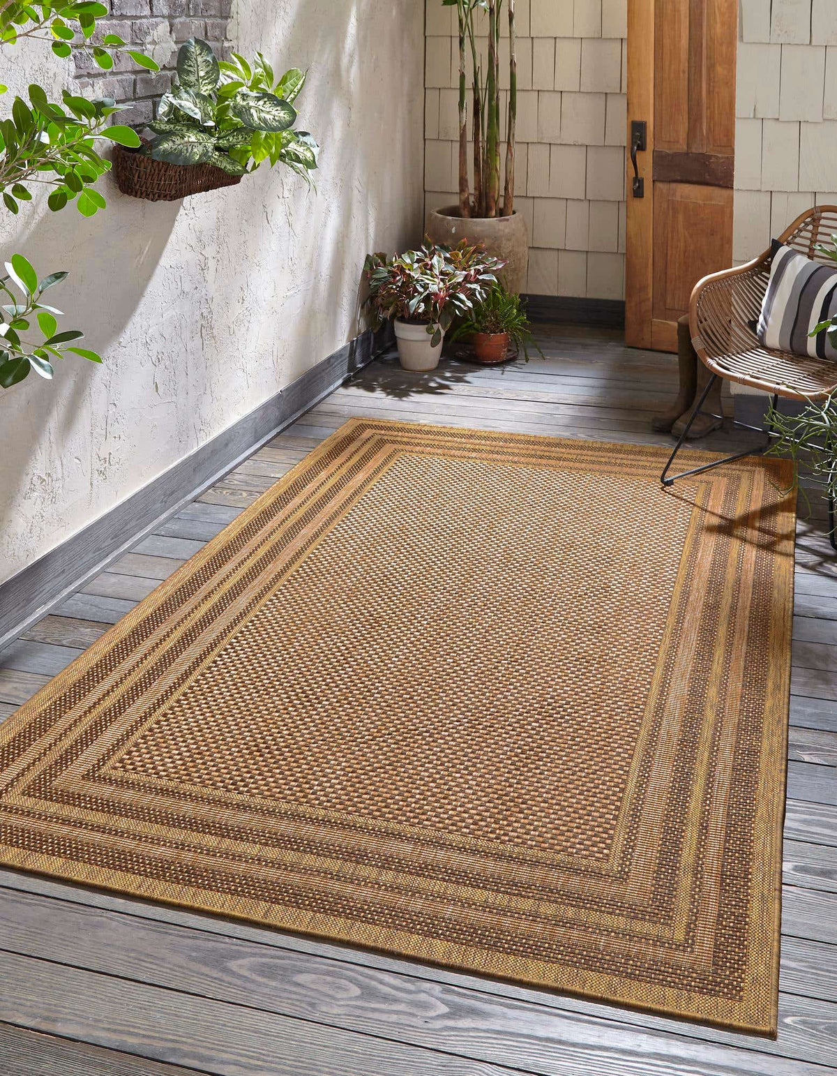 Rechteck Outdoor Teppich Outdoor Border in Hellbraun von Hadorn™ - Lifestyle Image