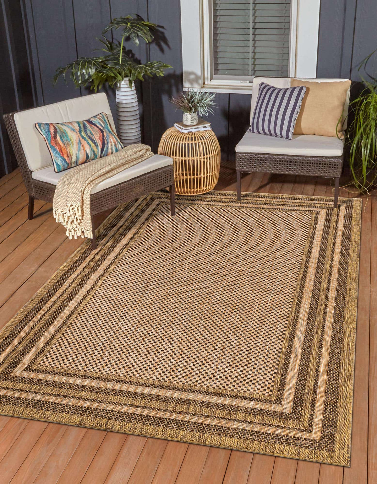 Rechteck Outdoor Teppich Outdoor Border in Hellbraun von Hadorn™ - Lifestyle Image