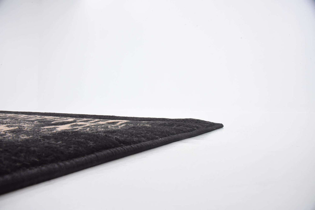 Quadratisch Teppich Heriz Design in Schwarz von Hadorn™ - Lifestyle Image