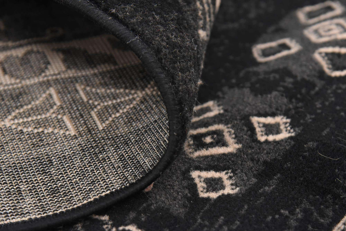 Quadratisch Teppich Heriz Design in Schwarz von Hadorn™ - Lifestyle Image