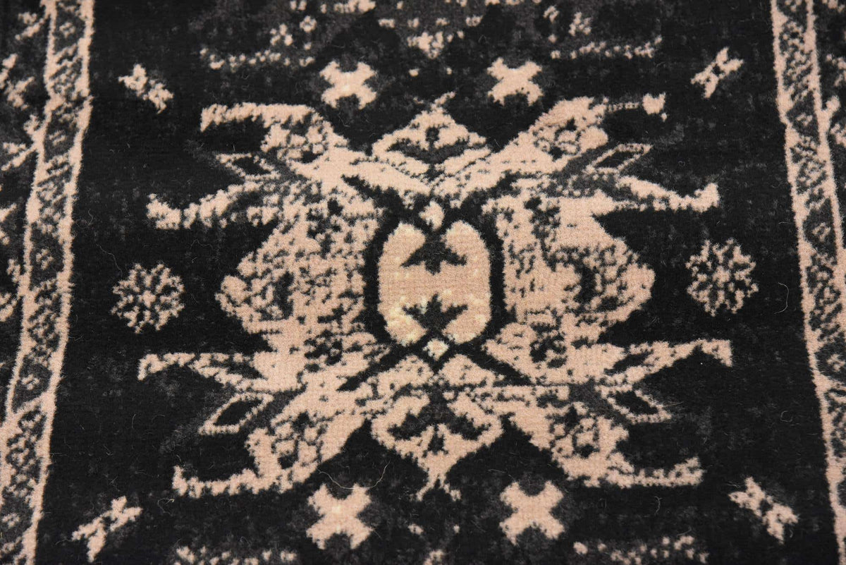 Läufer Teppich Heriz Design in Schwarz von Hadorn™ - Lifestyle Image
