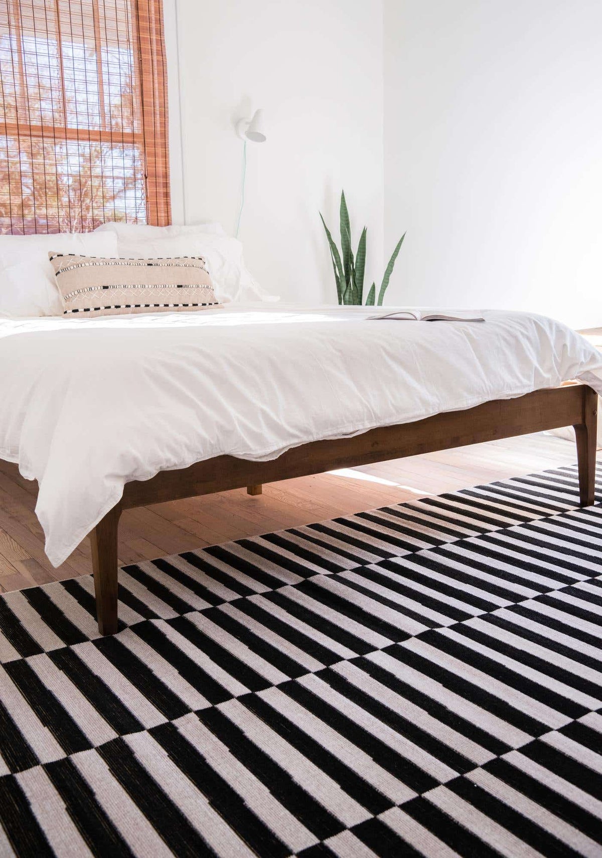 Rechteck Teppich Tribeca in Schwarz von Hadorn™ - Lifestyle Image