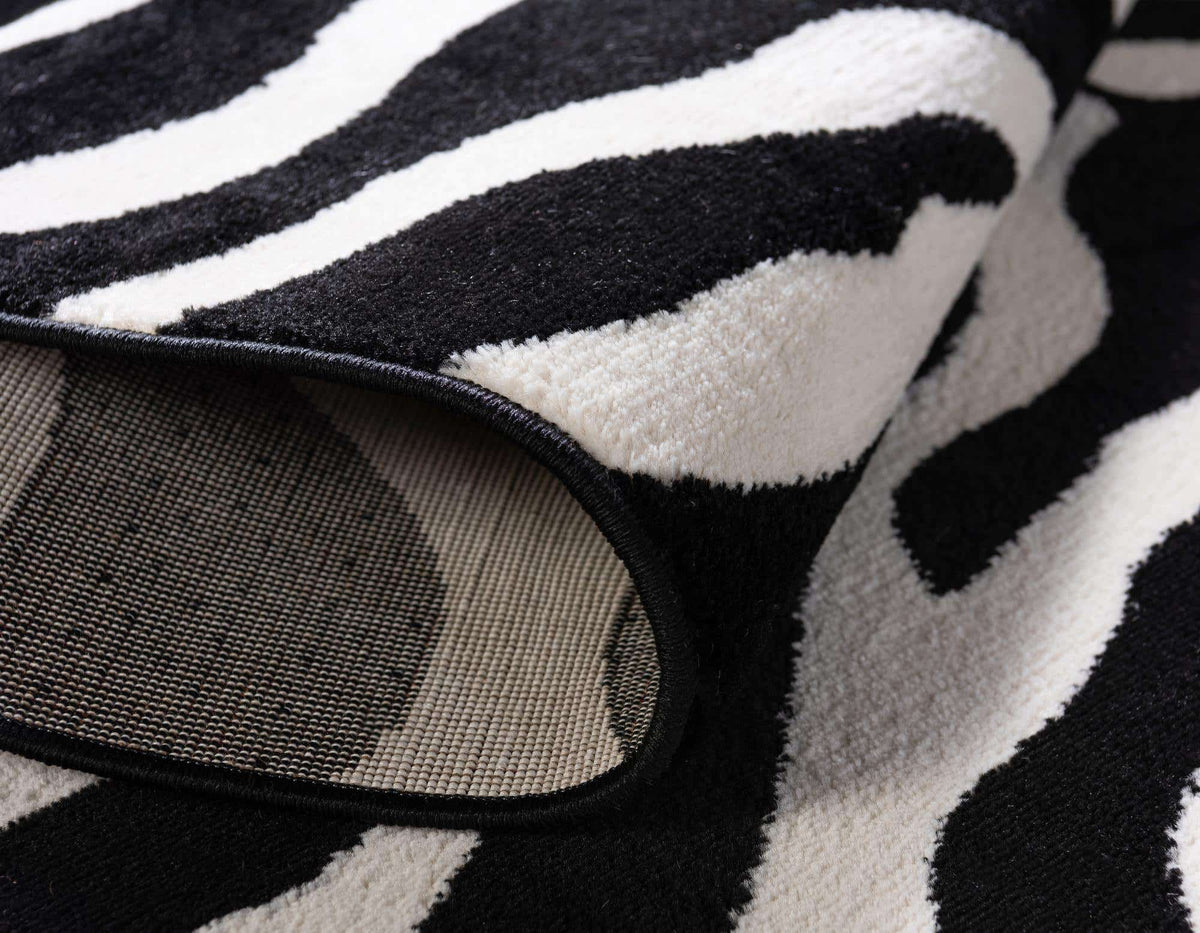 Rechteck Teppich Safari in Schwarz von Hadorn™ - Lifestyle Image