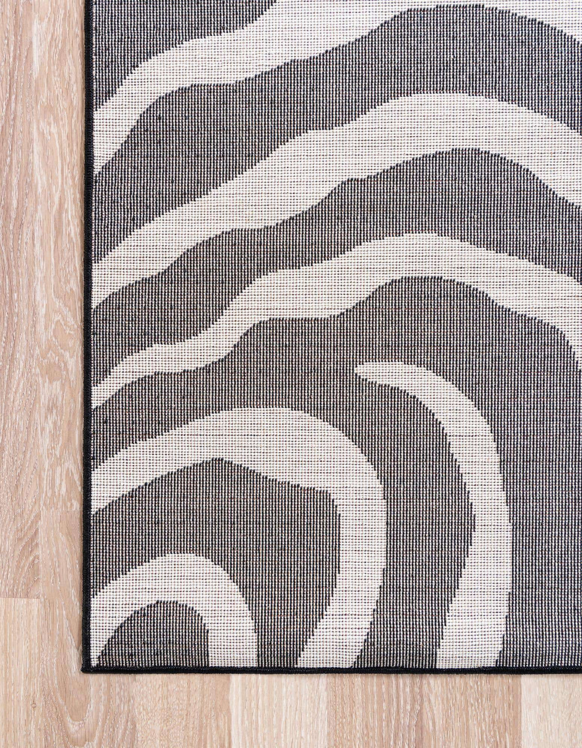Rechteck Teppich Safari in Schwarz von Hadorn™ - Lifestyle Image