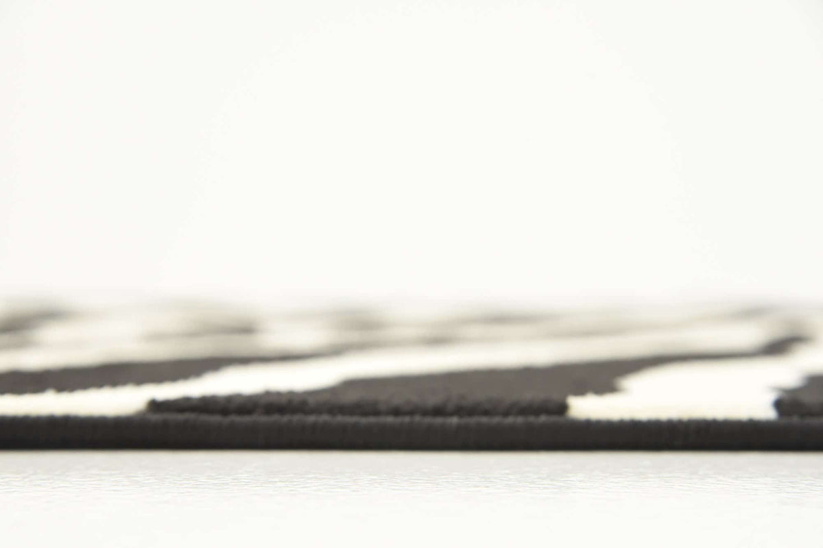 Rechteck Teppich Safari in Schwarz von Hadorn™ - Lifestyle Image