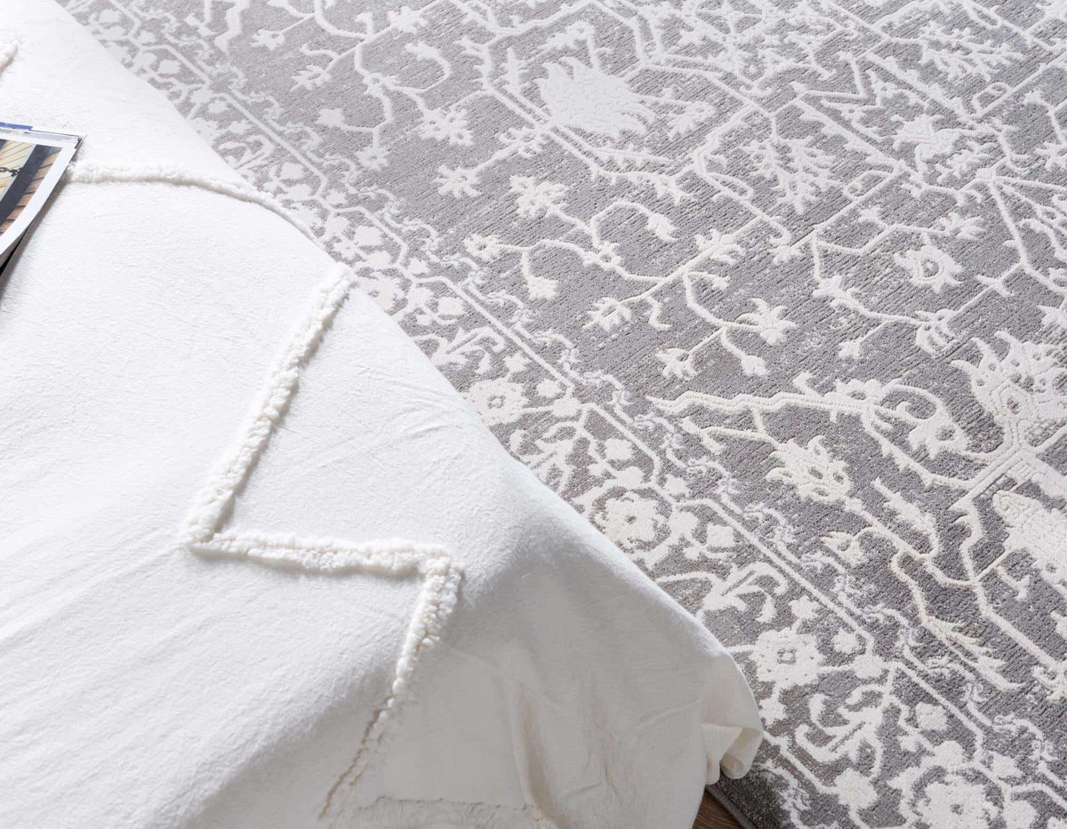 Rechteck Teppich New Vintage in Hellgrau von Hadorn™ - Lifestyle Image