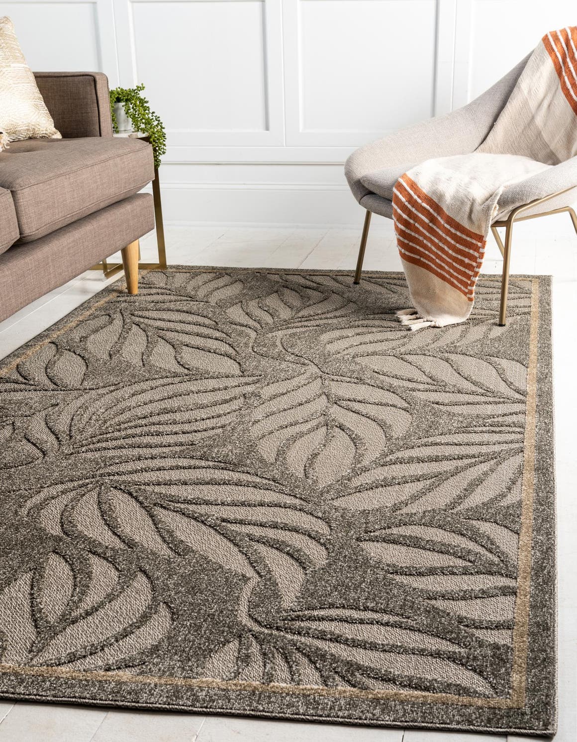Rechteck Outdoor Teppich Outdoor Botanical in Grau von Hadorn™ - Lifestyle Image