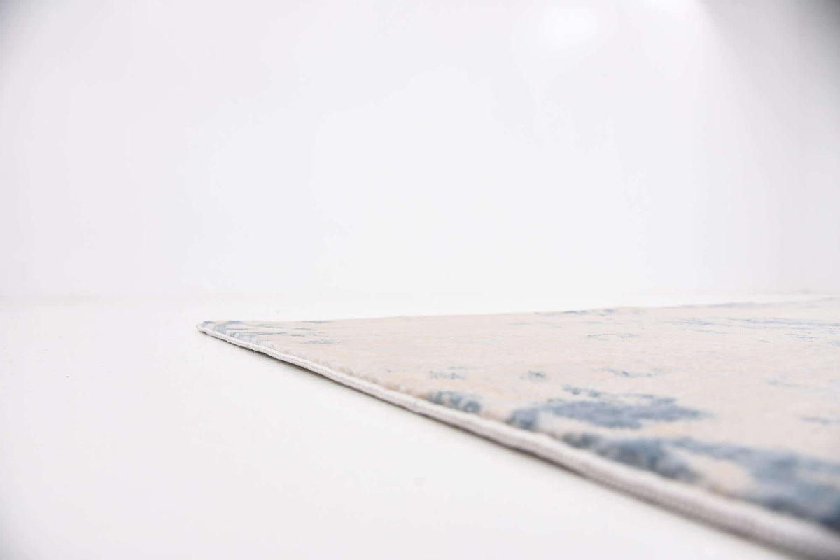 Rechteck Teppich Restoration in Blau von Hadorn™ - Lifestyle Image