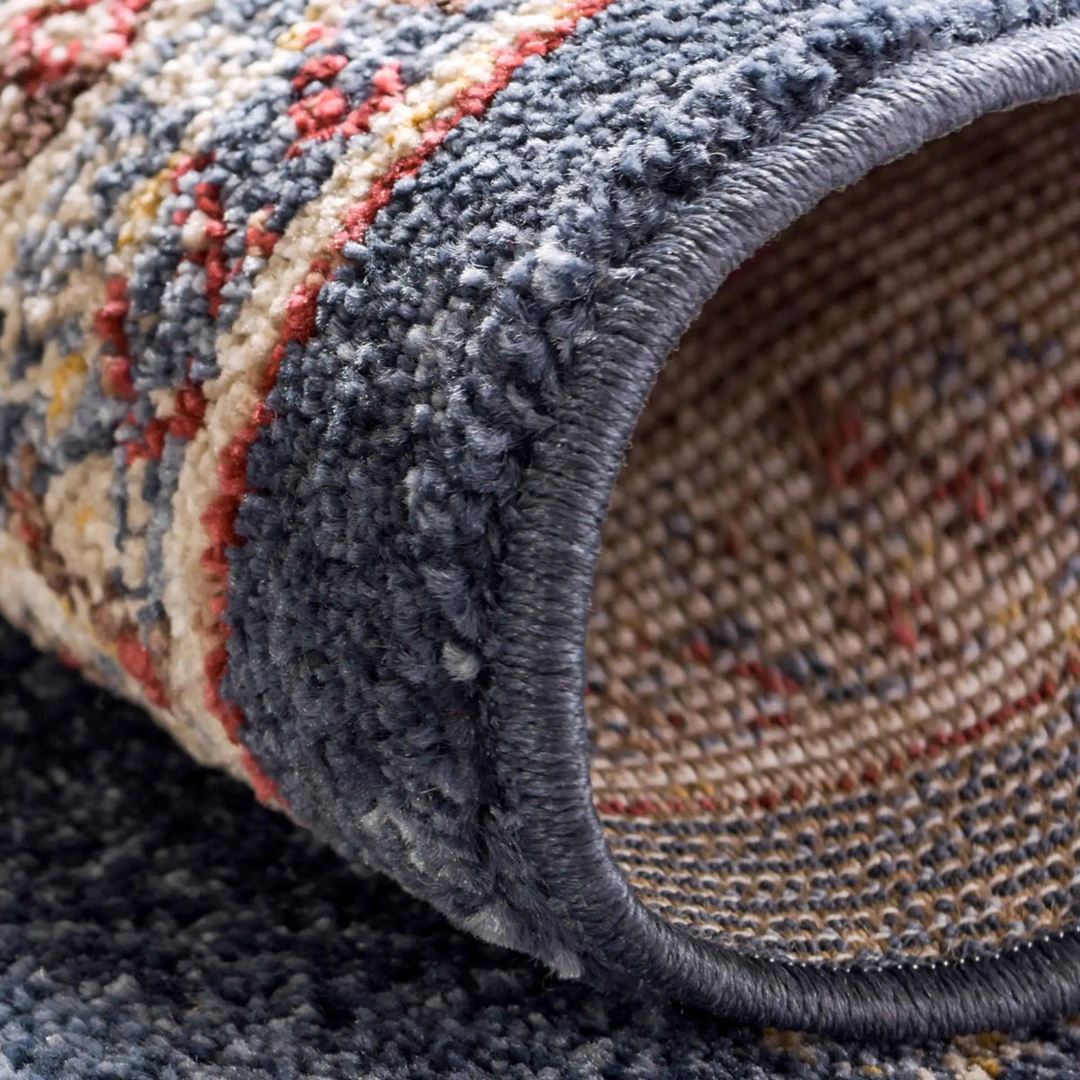 Rechteck Teppich Arcadia in Dunkelblau von Hadorn™ - Lifestyle Image