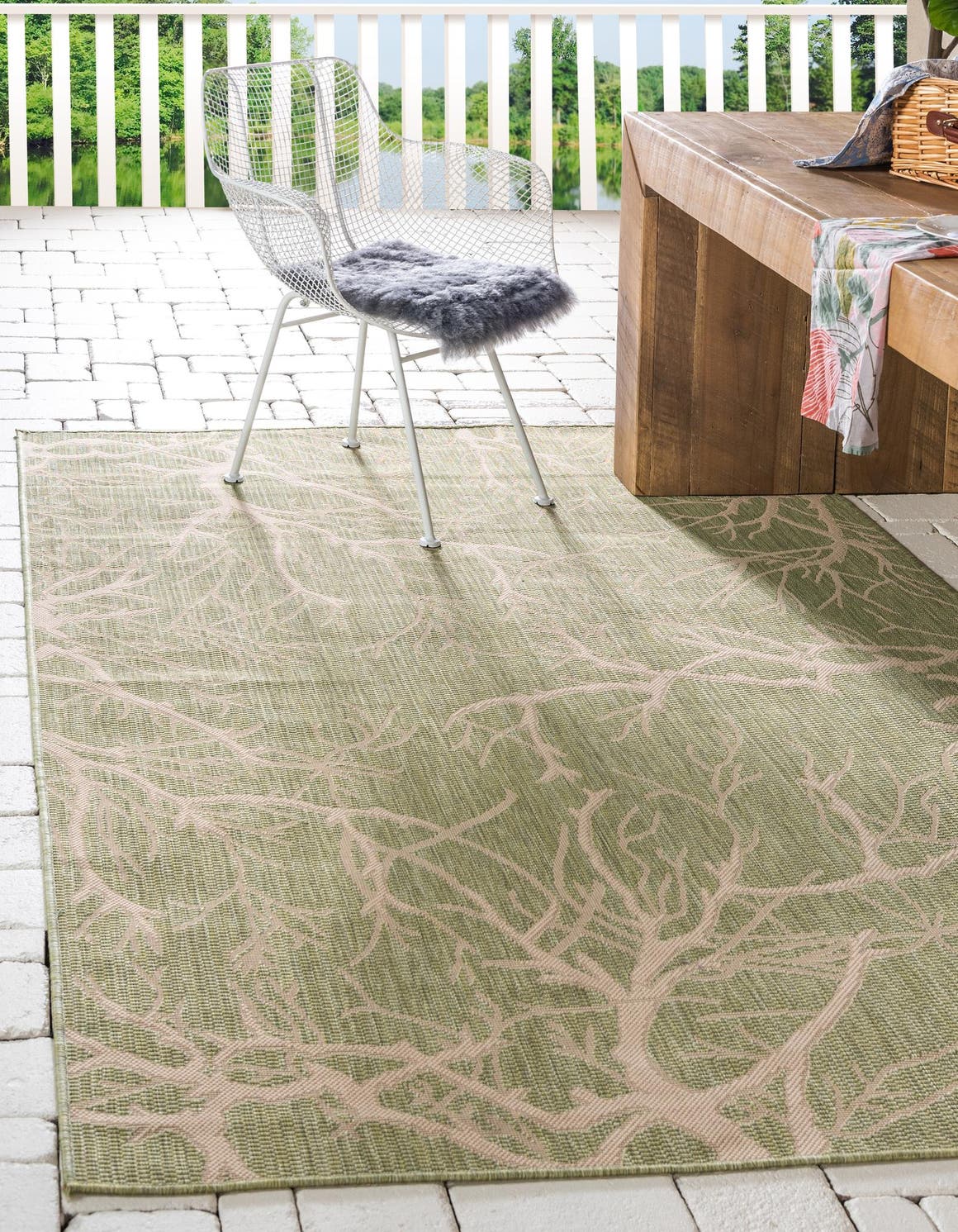 Rechteck Outdoor Teppich Outdoor Botanical in Hellgrün von Hadorn™ - Lifestyle Image