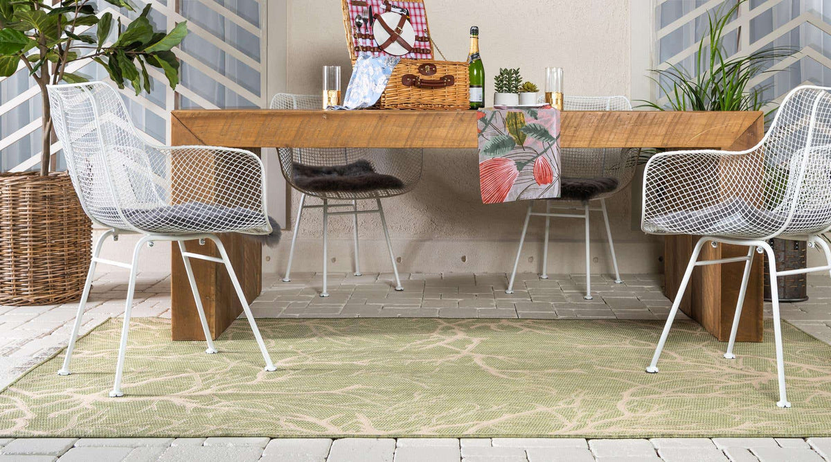 Rechteck Outdoor Teppich Outdoor Botanical in Hellgrün von Hadorn™ - Lifestyle Image