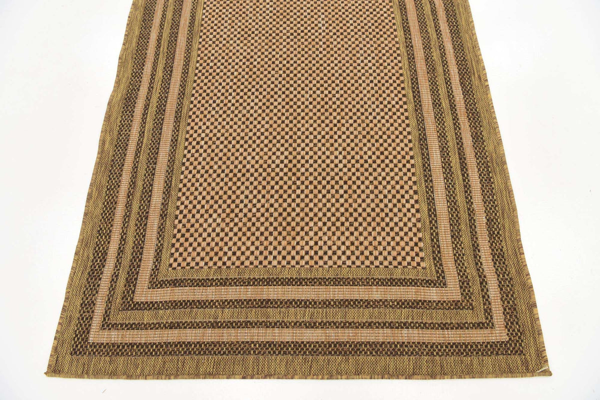 Rechteck Outdoor Teppich Outdoor Border in Hellbraun von Hadorn™ - Lifestyle Image