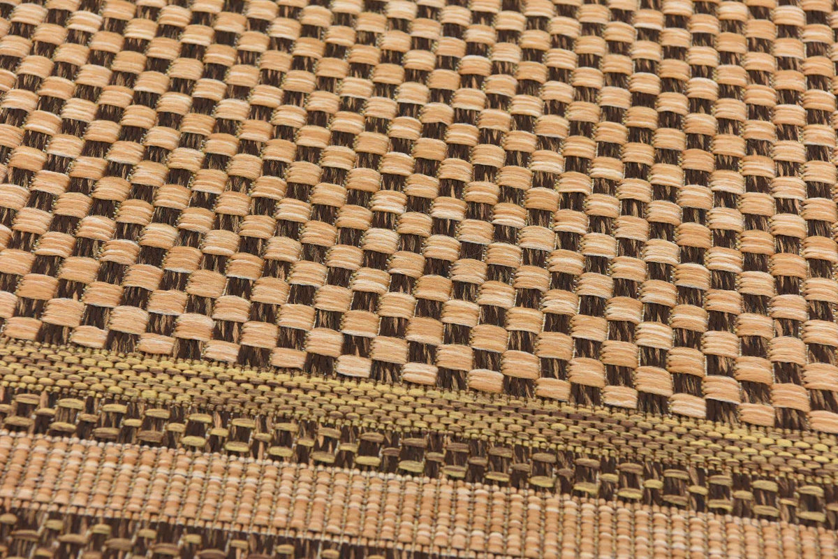 Rechteck Outdoor Teppich Outdoor Border in Hellbraun von Hadorn™ - Lifestyle Image