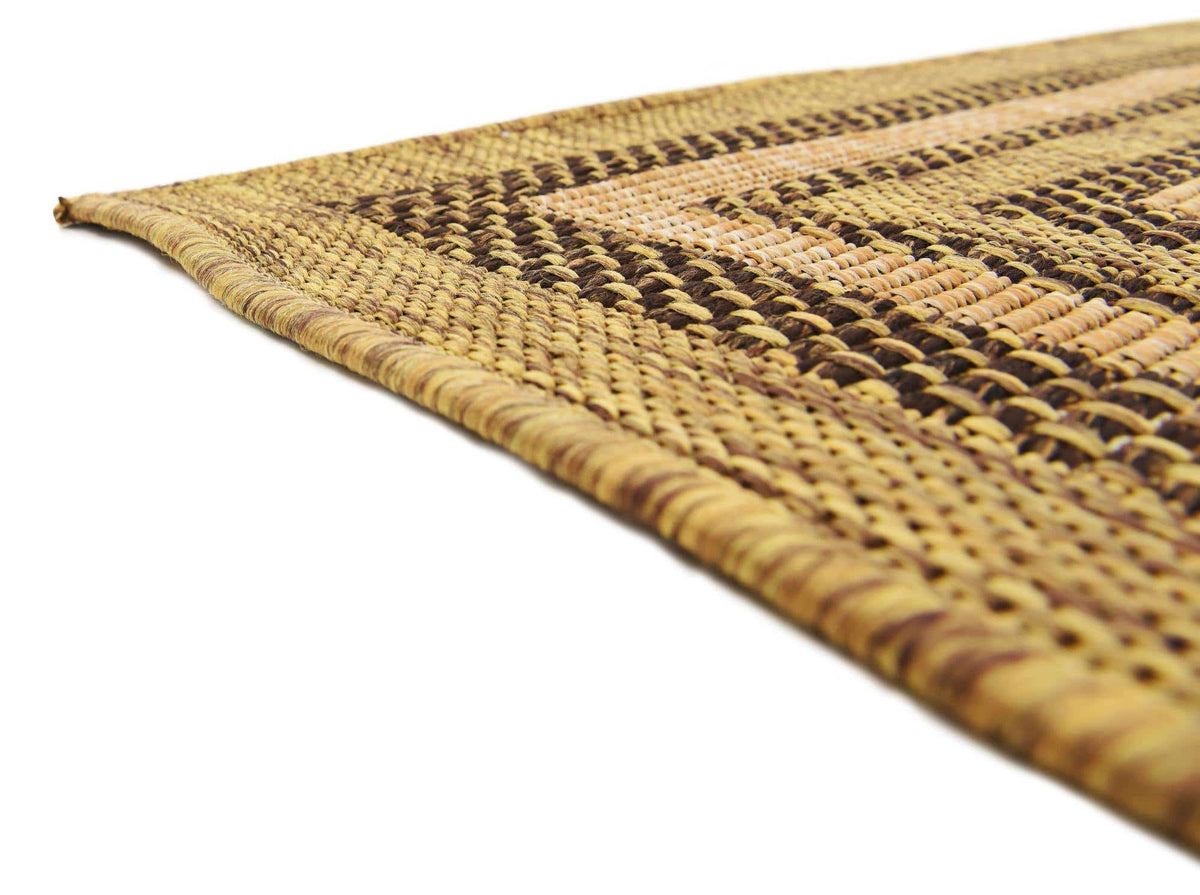 Rechteck Outdoor Teppich Outdoor Border in Hellbraun von Hadorn™ - Lifestyle Image