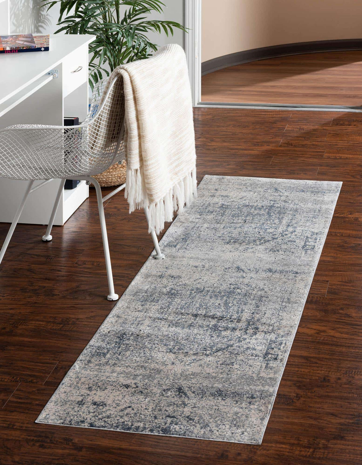 Läufer Teppich Villa in Grau von Hadorn™ - Lifestyle Image