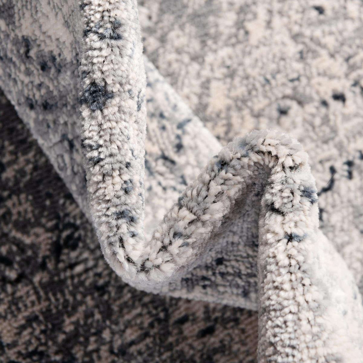 Rechteck Teppich Villa in Dunkelblau von Hadorn™ - Lifestyle Image