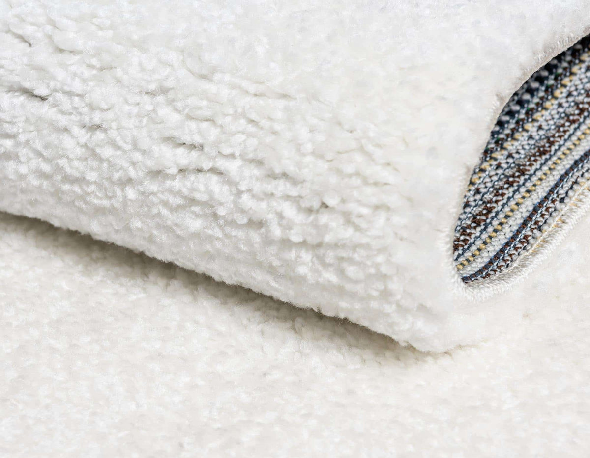 Rechteck Teppich Solid Frieze in Weiss von Hadorn™ - Lifestyle Image