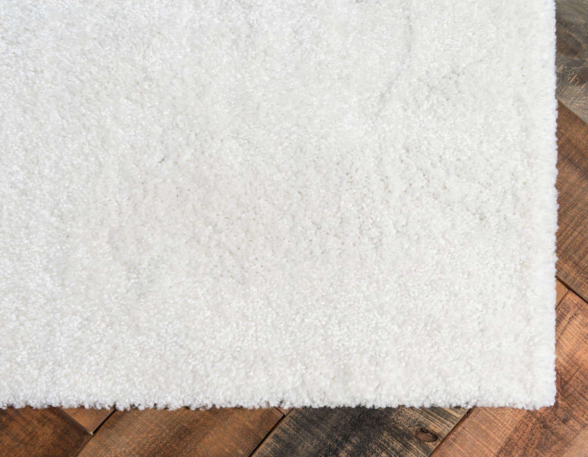 Rechteck Teppich Solid Frieze in Weiss von Hadorn™ - Lifestyle Image