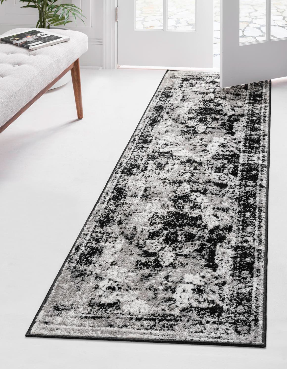 Läufer Teppich Monaco in Schwarz von Hadorn™ - Lifestyle Image