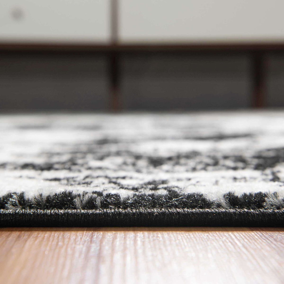Rechteck Teppich Monaco in Schwarz von Hadorn™ - Lifestyle Image