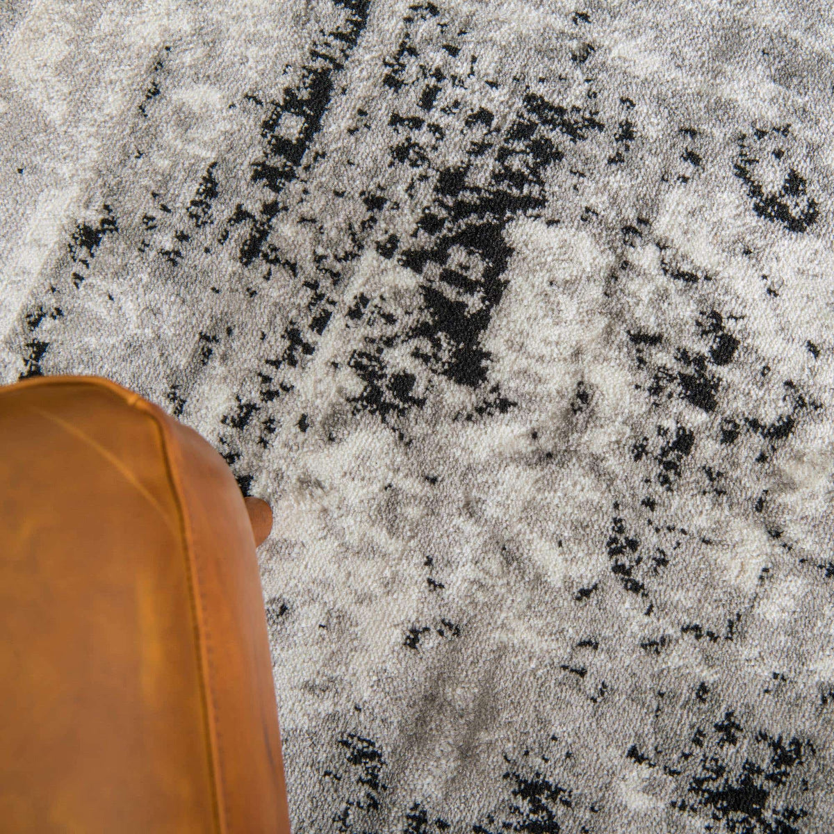 Rechteck Teppich Monaco in Schwarz von Hadorn™ - Lifestyle Image