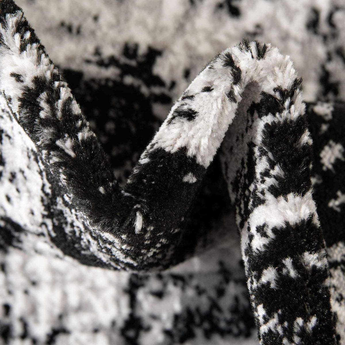 Rechteck Teppich Monaco in Schwarz von Hadorn™ - Lifestyle Image