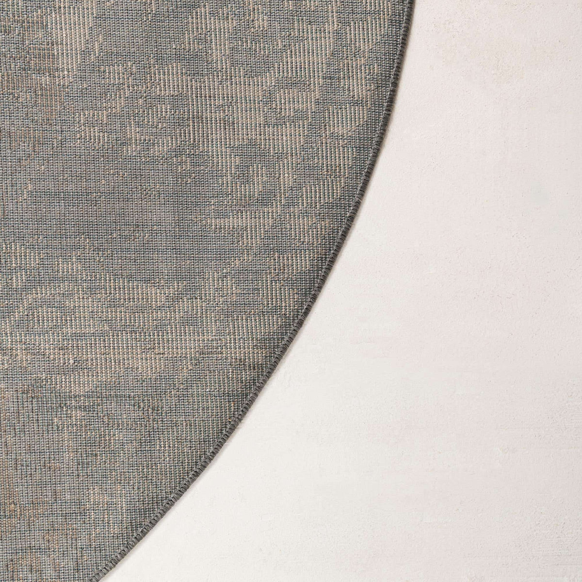 Rund Teppich Sahara in Grau von Hadorn™ - Lifestyle Image