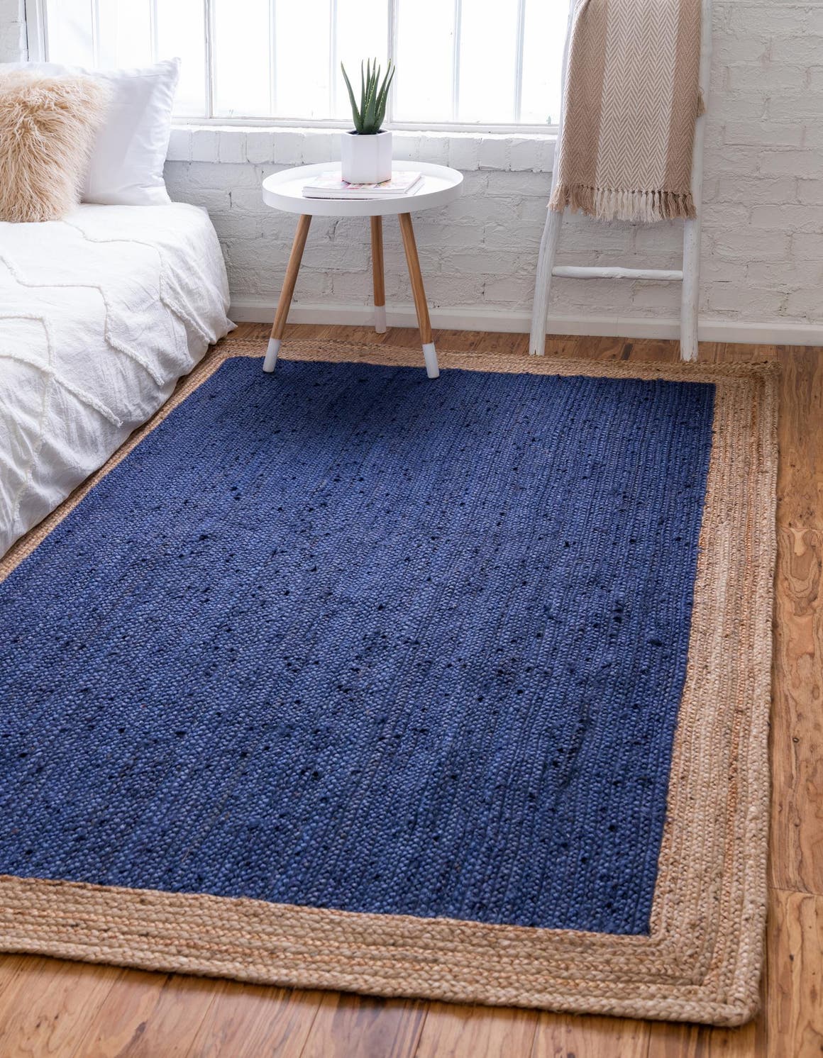 Rechteck Teppich Braided Jute in Blau von Hadorn™ - Lifestyle Image