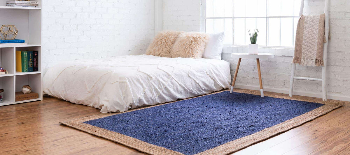 Rechteck Teppich Braided Jute in Blau von Hadorn™ - Lifestyle Image