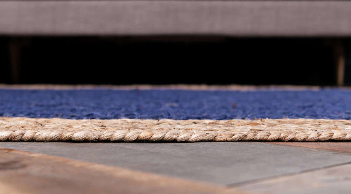 Rechteck Teppich Braided Jute in Blau von Hadorn™ - Lifestyle Image