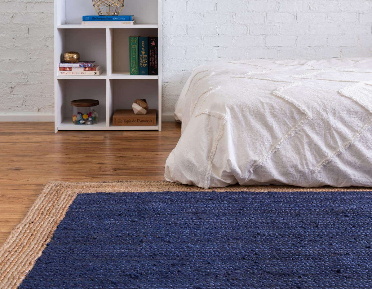 Rechteck Teppich Braided Jute in Blau von Hadorn™ - Lifestyle Image