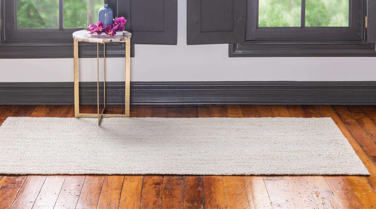 Läufer Teppich Braided Jute in Weiss von Hadorn™ - Lifestyle Image