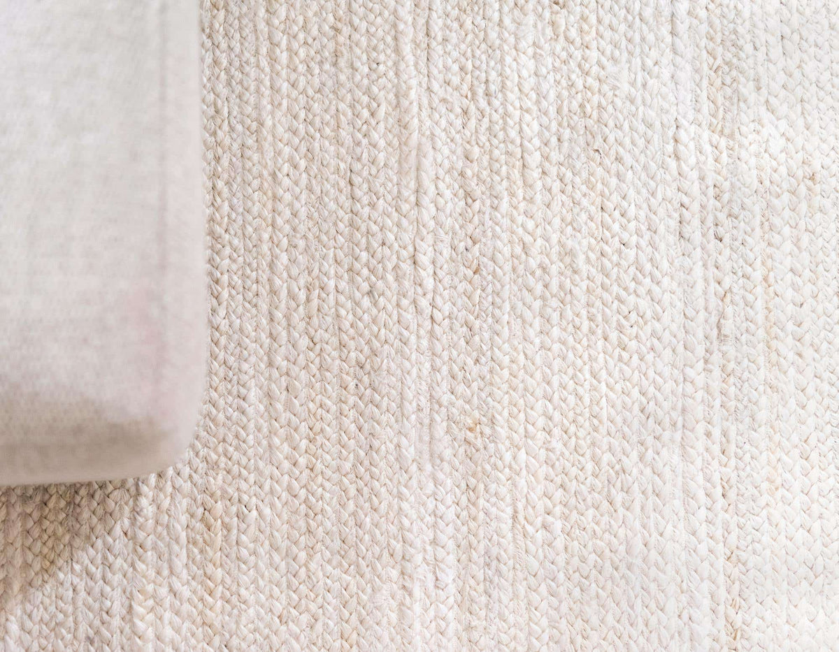 Läufer Teppich Braided Jute in Weiss von Hadorn™ - Lifestyle Image