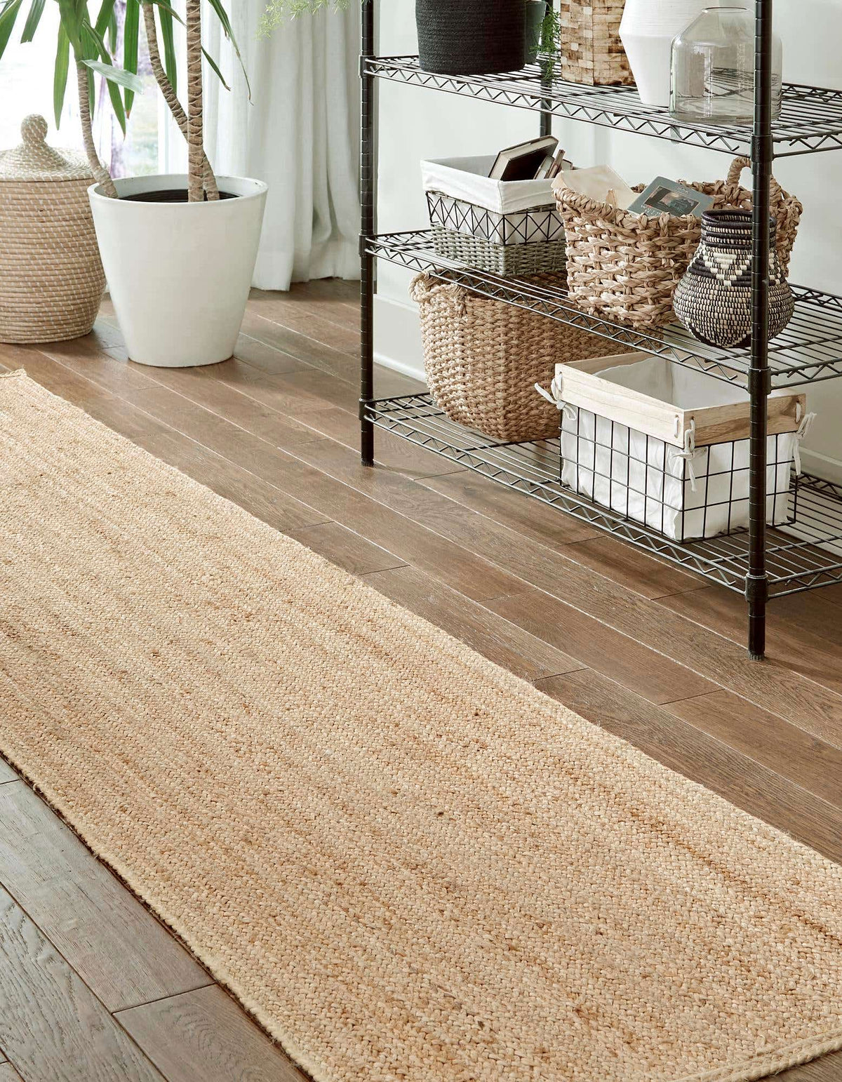 Läufer Teppich Braided Jute in Natürlich von Hadorn™ - Lifestyle Image