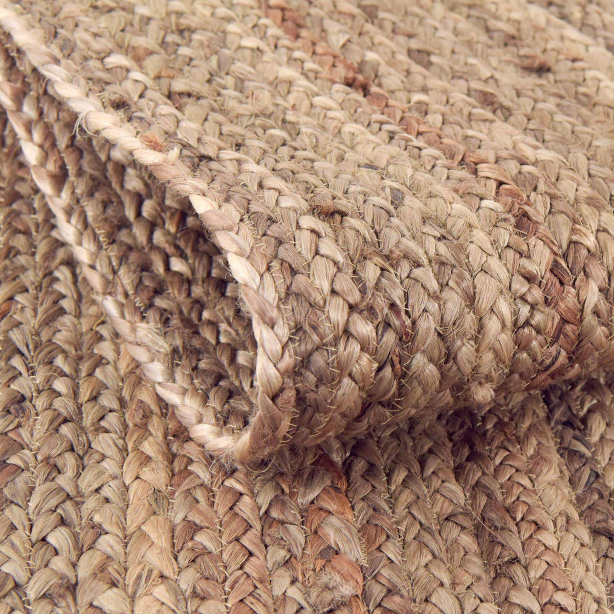 Läufer Teppich Braided Jute in Natürlich von Hadorn™ - Lifestyle Image